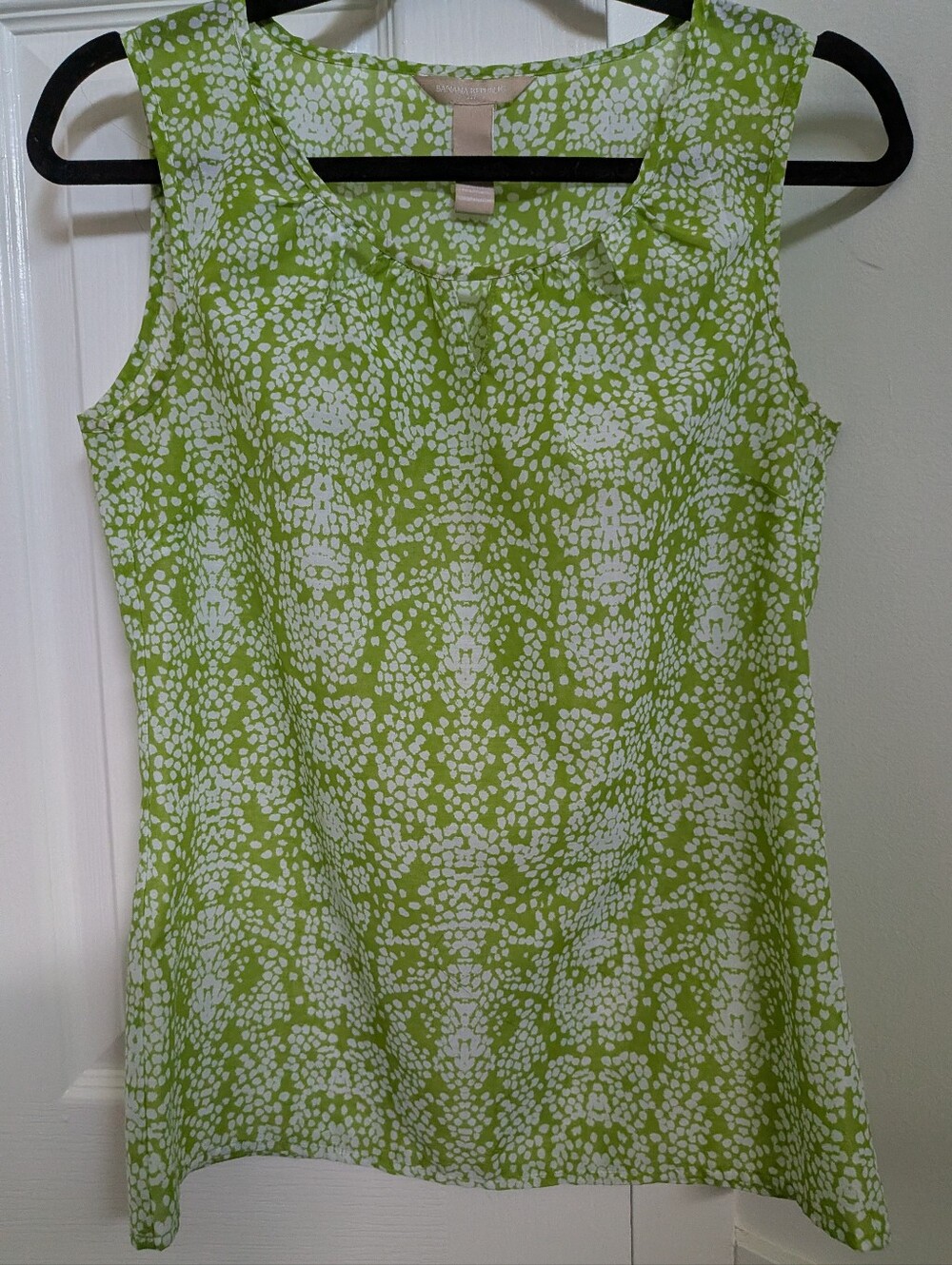 Banana Republic Green and White Printed Sleeveless Blouse